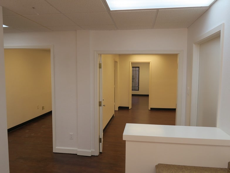 More Photos Of 5610-5613 Southwest Fwy, Houston Mixed Retail For Lease