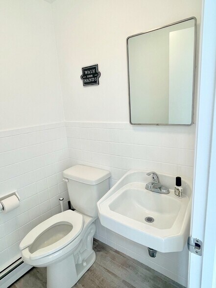More Photos Of 1051 Beacon St, Brookline Medical For Sale