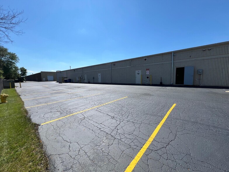 More Photos Of 15551-15567 94th Ave, Orland Park Unknown For Lease