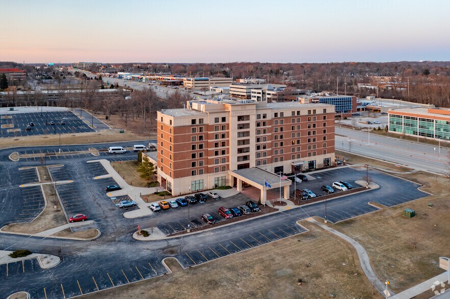 More Photos Of 10499 Innovation Dr, Wauwatosa Hotel For Lease