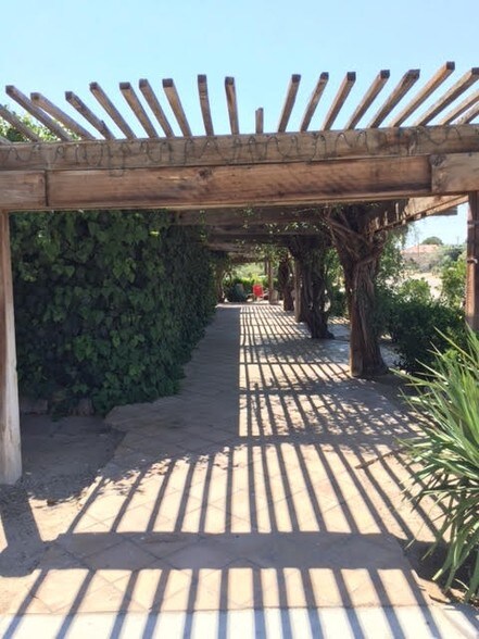 More Photos Of 690 Old Ca-58, Barstow Restaurant For Sale