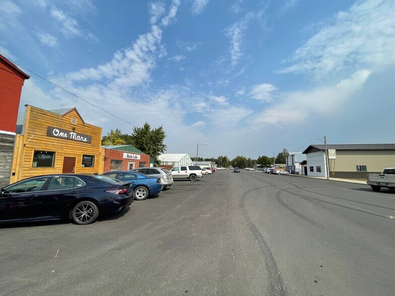 More Photos Of 203 Whinery, Binford Casino For Sale