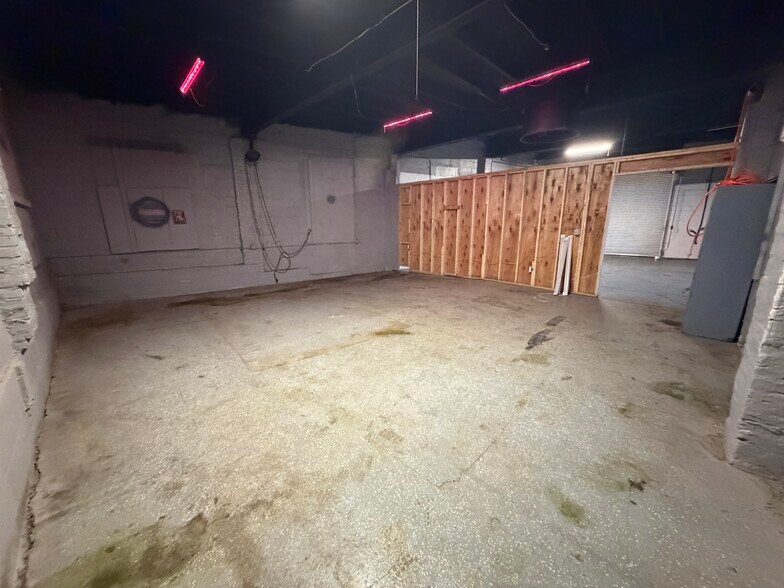 More Photos Of 1160 Homestead St, Baltimore Auto Repair For Lease