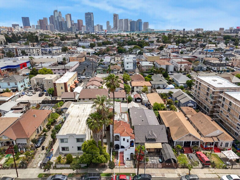 More Photos Of 1716 Magnolia Ave, Los Angeles Multifamily For Sale