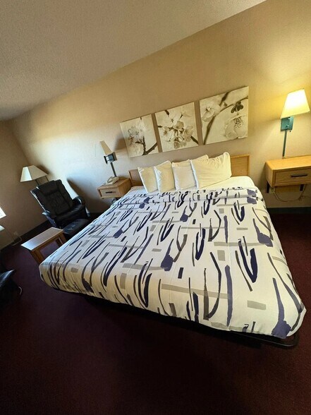 More Photos Of 288 US Highway 14 W, De Smet Hotel For Sale