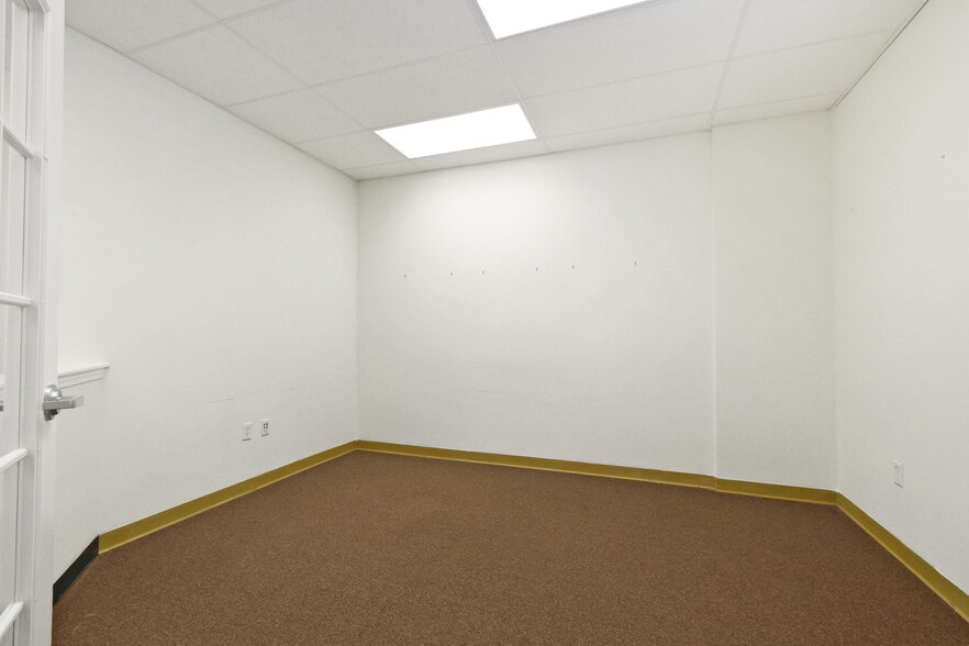 More Photos Of 1740 Tree Blvd, Saint Augustine Medical For Lease