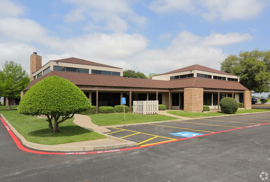 More Photos Of 205 Billings St, Arlington Unknown For Lease