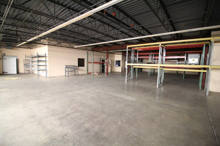 More Photos Of 1206 E Crosstown Pky, Kalamazoo Manufacturing For Lease