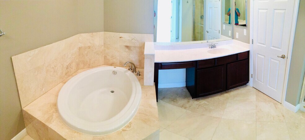 More Photos Of 115 112th Ave NE, Saint Petersburg Specialty For Sale