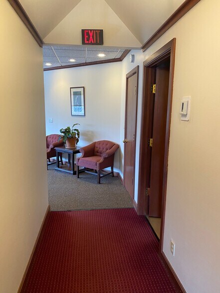 More Photos Of 541 Pierce St, Kingston Bank For Lease