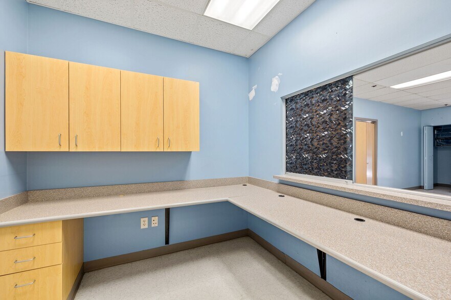 More Photos Of 1637 Mineral Spring Ave, North Providence Medical For Lease