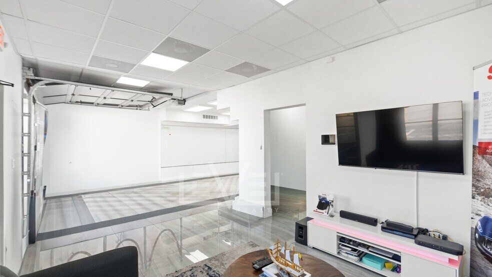 More Photos Of 3472 NE 5th Ave, Oakland Park Showroom For Lease