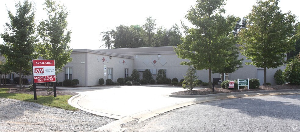 More Photos Of 176 Lugnut Ln, Mooresville Flex For Lease
