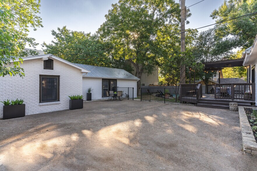 More Photos Of 203 Leland St, Austin Office For Lease