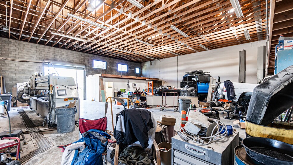 More Photos Of 411 Veile Ave, Beaumont Warehouse For Lease