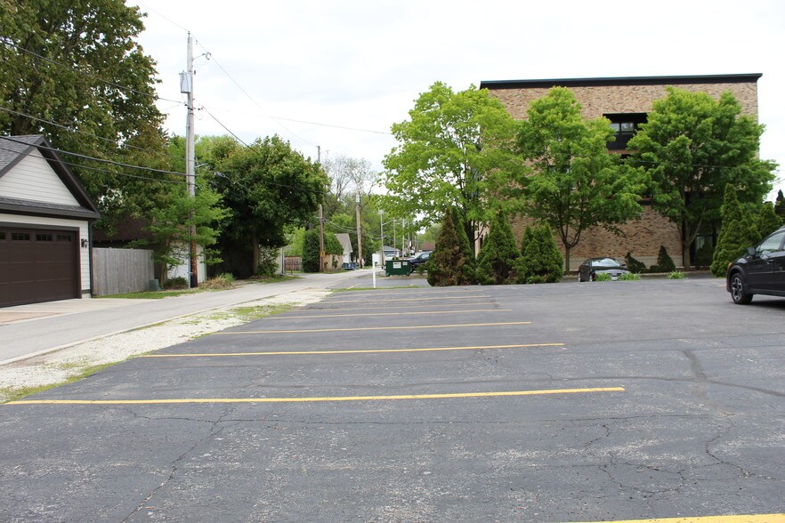 More Photos Of 736 N Washington St, Naperville Loft Creative Space For Lease