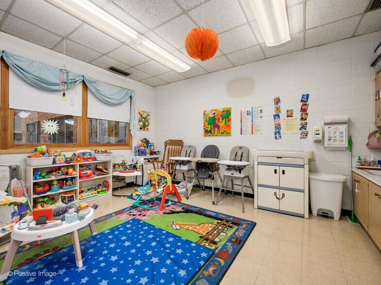 More Photos Of 9000 Kildare Ave, Skokie Specialty For Sale