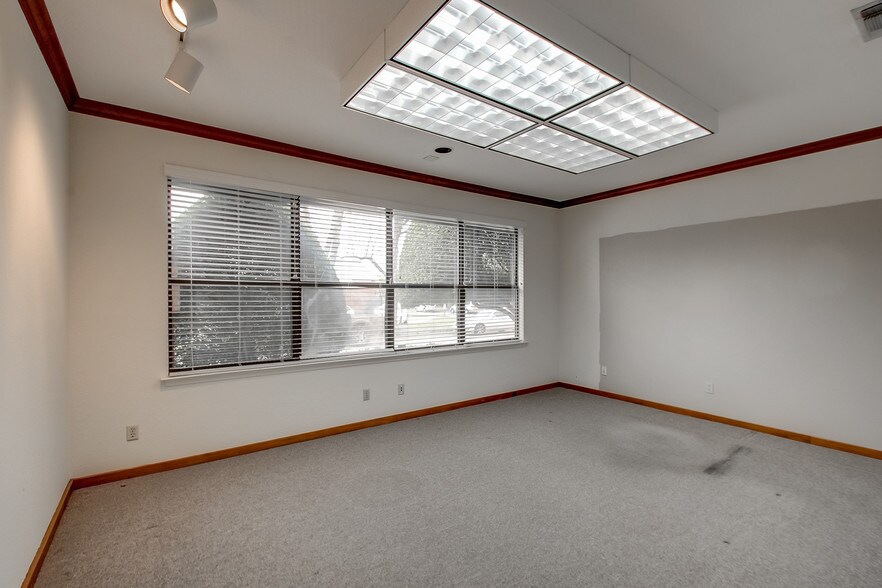 More Photos Of 3200 W 4th St, Fort Worth Loft Creative Space For Sale