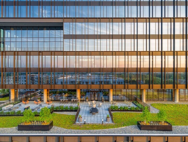 More Photos Of 2151 Hawkins St, Charlotte Office For Lease