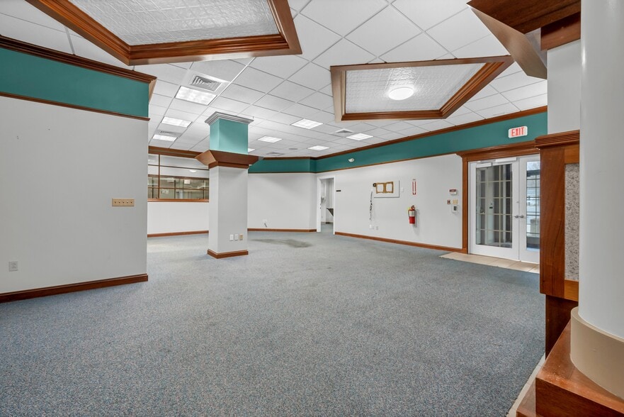 More Photos Of 11 Mile Hill Rd, Newtown Office For Lease