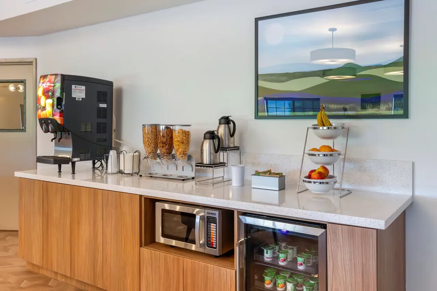 More Photos Of 1439 N Highway 67, Cedar Hill Hotel For Sale