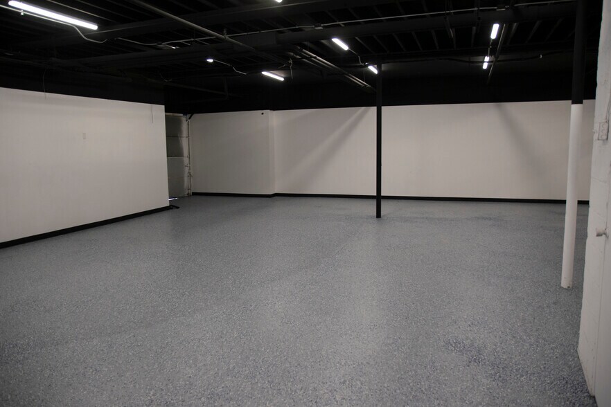 More Photos Of 41 Elm St, Stoneham Warehouse For Lease