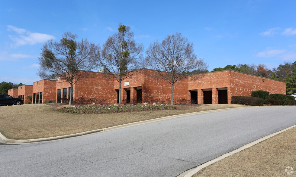 More Photos Of 135 Gemini Cir, Birmingham Unknown For Lease