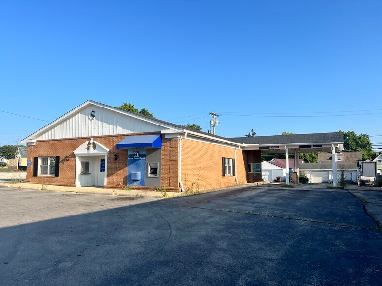 More Photos Of 125 Jefferson St, Greenfield Bank For Sale