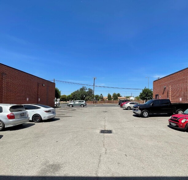 More Photos Of 7660 Clybourn Ave, Sun Valley Light Manufacturing For Lease
