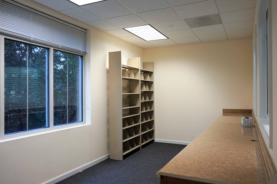 More Photos Of 19420 Golf Vista Plz, Leesburg Medical For Sale