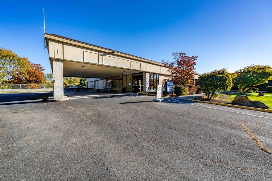 More Photos Of 715 NW Dimmick St, Grants Pass Office For Sale