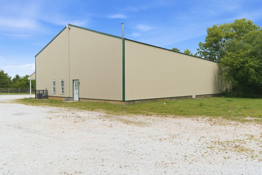 More Photos Of 136 N Prigmor Ave, Joplin Industrial For Sale