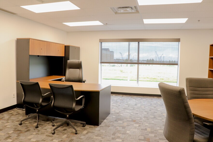 More Photos Of 3601 82nd Ave, Leduc Flex For Lease