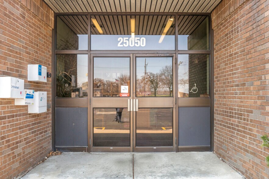 More Photos Of 25050 Outer Dr, Lincoln Park Office For Lease
