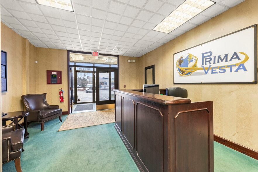 More Photos Of 10S660 Kingery Hwy, Willowbrook Office For Sale