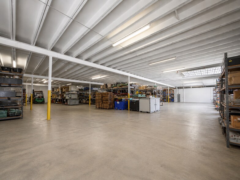 More Photos Of 3814 Woodbury Dr, Austin Warehouse For Lease