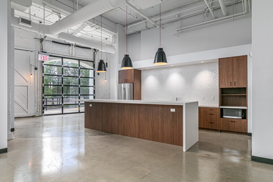 More Photos Of 1631 NW Thurman St, Portland Loft Creative Space For Sale