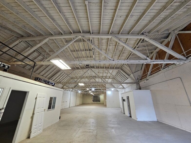 More Photos Of 1200 E 28th St, Los Angeles Warehouse For Lease