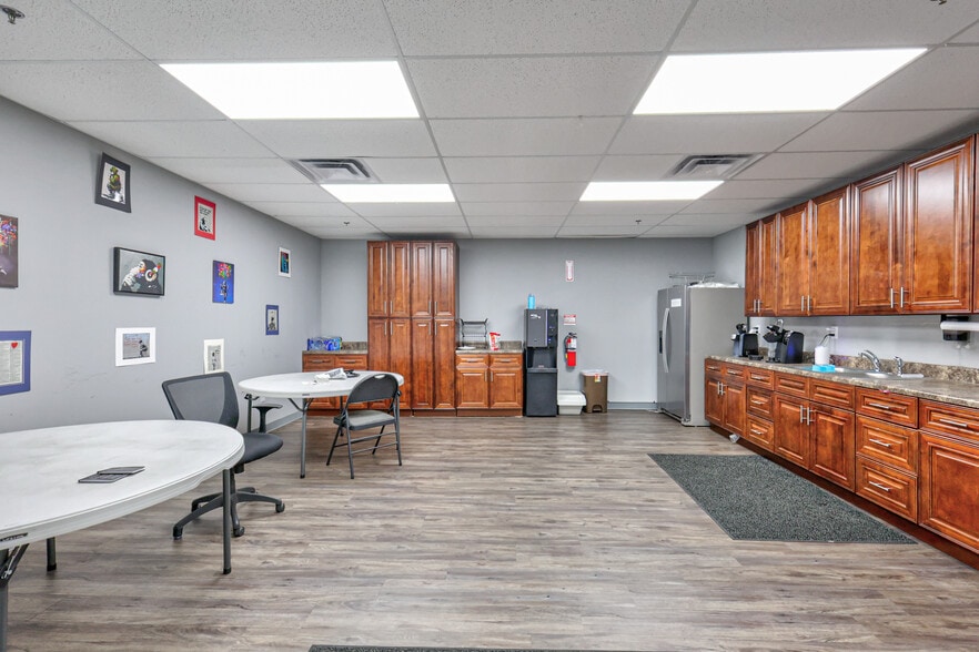 More Photos Of 831 Park Ave, Murfreesboro Manufacturing For Lease