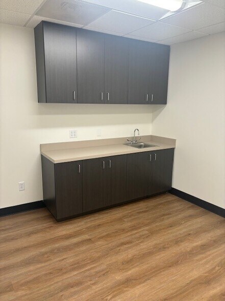 More Photos Of 23901 Calabasas Rd, Calabasas Office For Lease