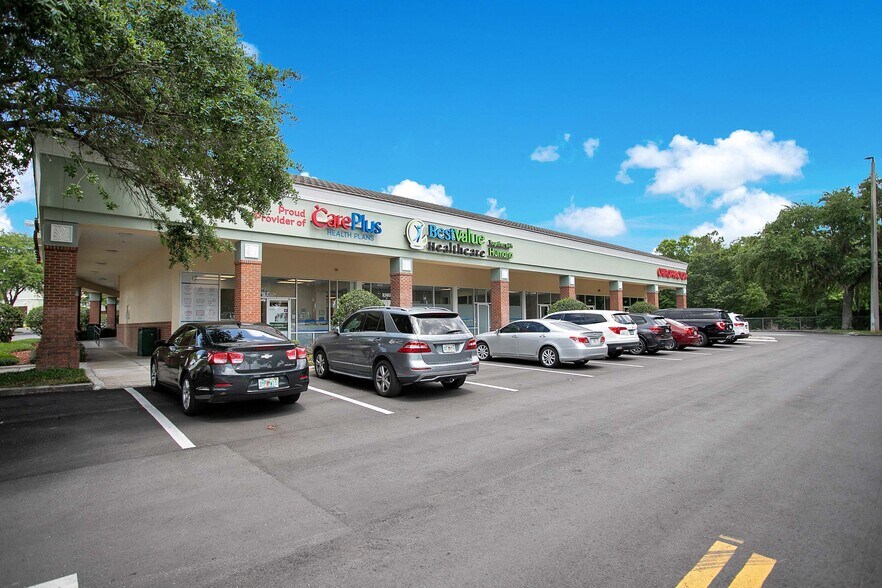 More Photos Of 2300 Griffin Rd, Lakeland Unknown For Lease