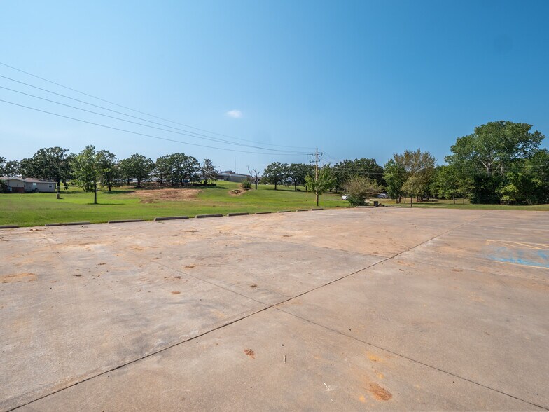 More Photos Of 1101 N Strong Blvd, Mcalester Office For Sale