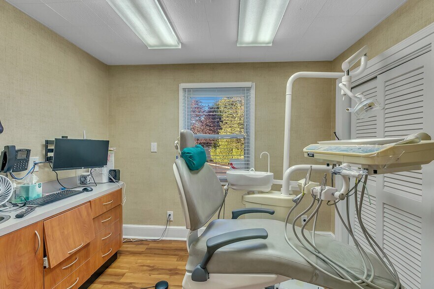 More Photos Of 245 Bay Shore Rd, Bay Shore Medical For Lease