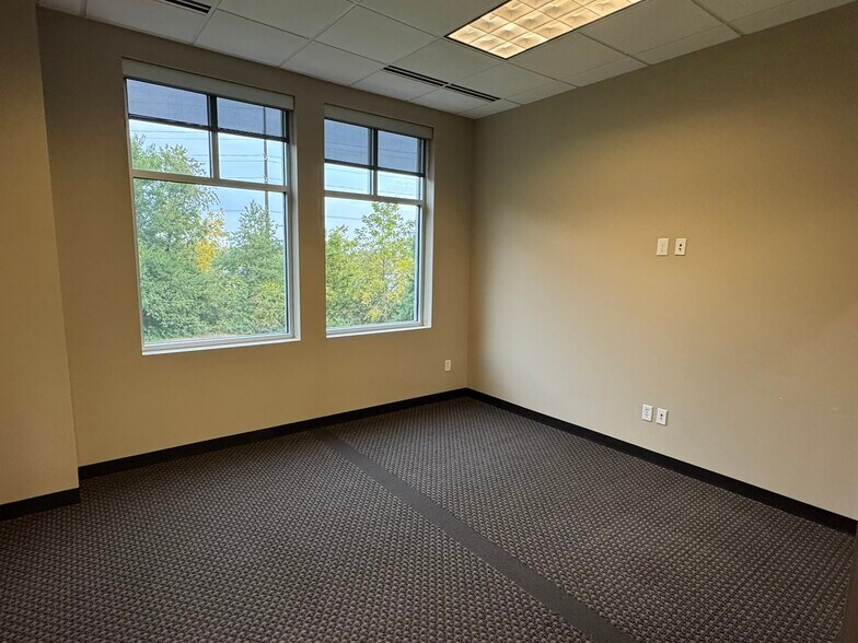 More Photos Of 1045 76th St, West Des Moines Office For Lease