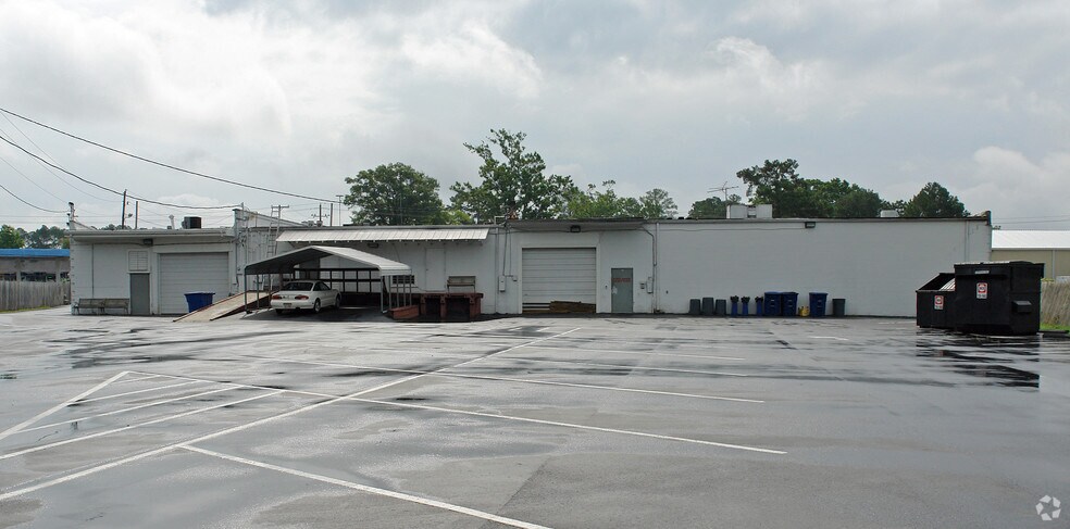 More Photos Of 1921-1935 N William St, Goldsboro General Retail For Lease