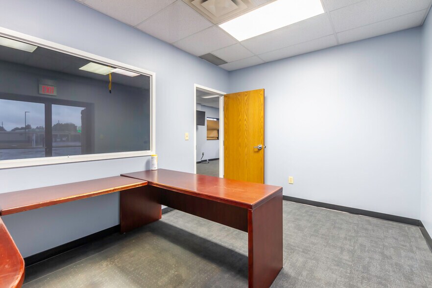 More Photos Of 2840 Mitthoeffer Pl, Indianapolis Warehouse For Sale