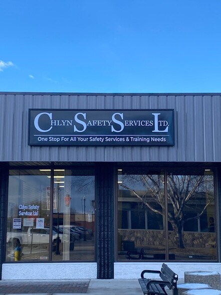 More Photos Of 111 Government Rd, Hinton General Retail For Lease