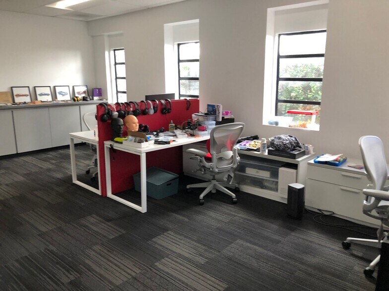 More Photos Of 44 S Mentor Ave, Pasadena Office For Lease