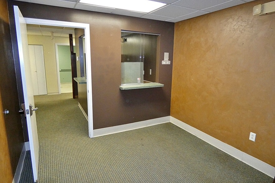 More Photos Of 1829 Maple Rd, Williamsville Medical For Lease