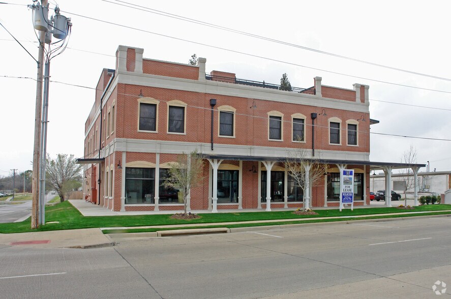 More Photos Of 140 E Main St, Lewisville Coworking Space